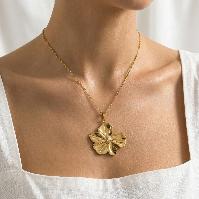 18K Gold Leaf & Flower Pendant Necklace